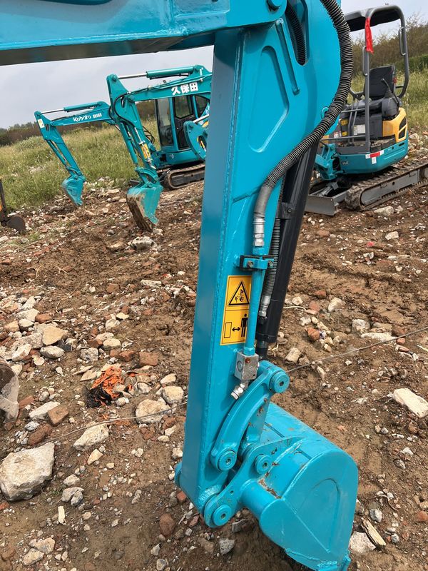 Excavadora usada kubota135/ Máquina mini de segunda mão Kubota 135 preço baixo à venda