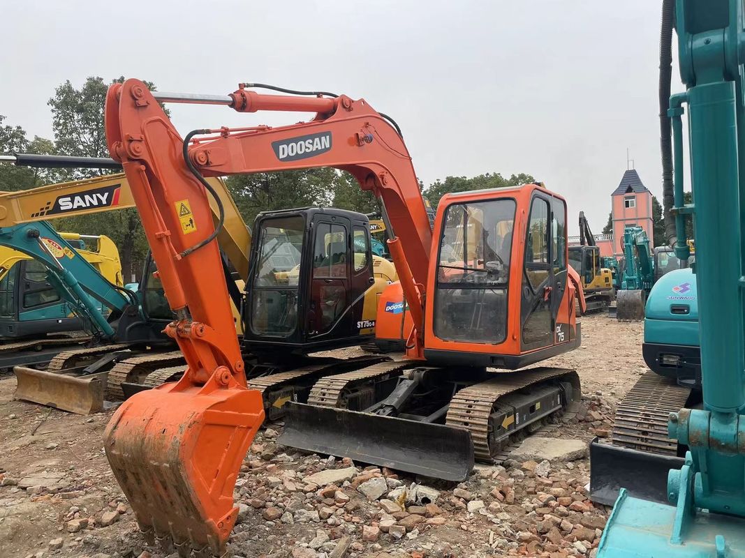 Boa performance escavadeira Doosan DX75 pequena escavadeira máquinas usadas 6 toneladas de escavação venda para mini a escavação melhor