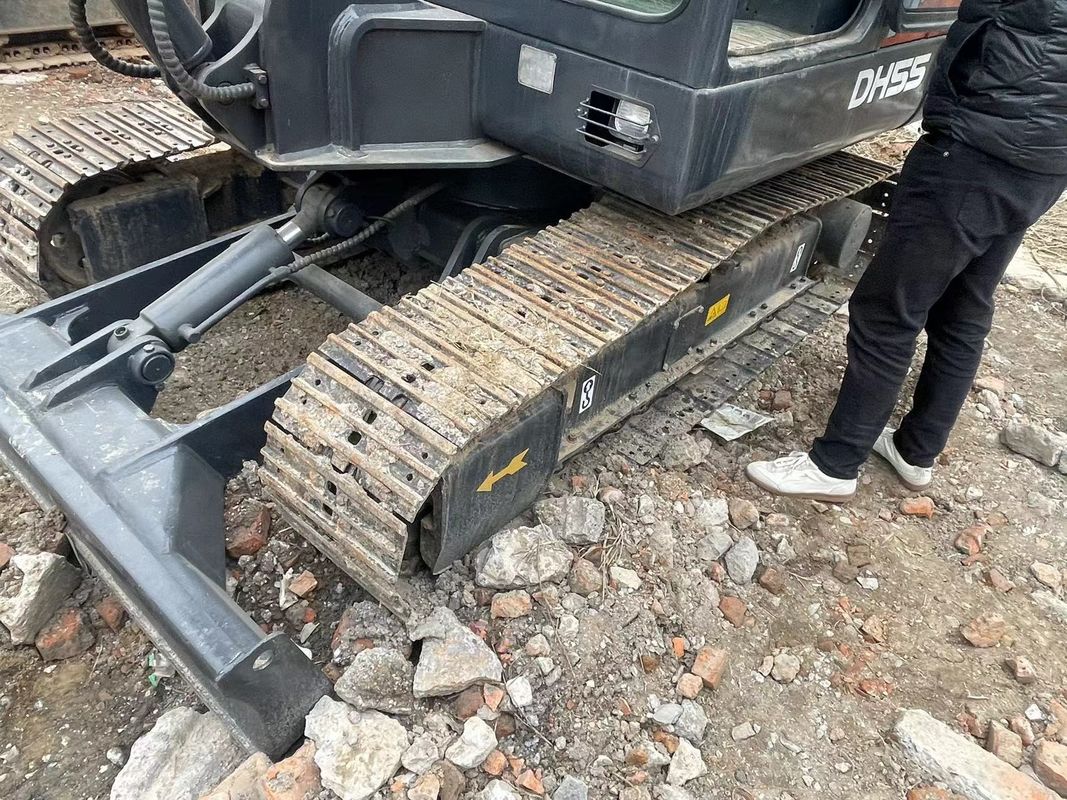 Excavadora de segunda mão de alta qualidade com preço baixo usado Doosan55 para venda máquina de construção de estradas