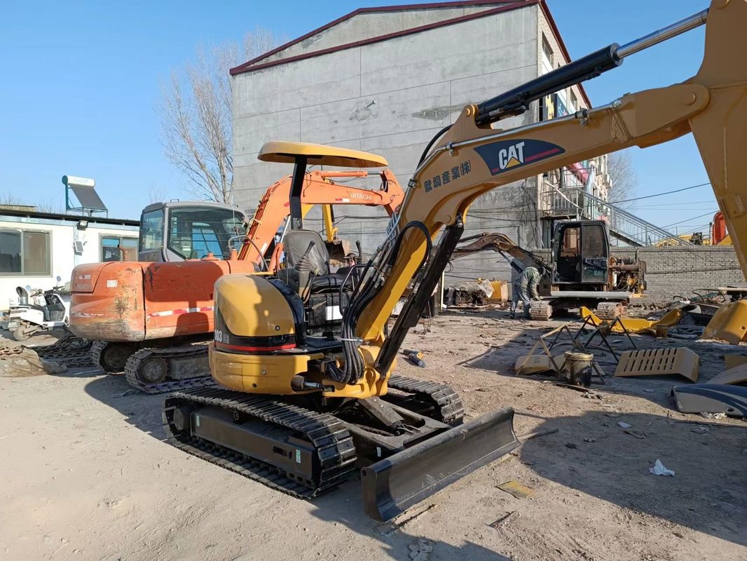 Mini escavadeira usada CAT303 sem cabine de condução escavadeira de terra manual China mini escavadeira