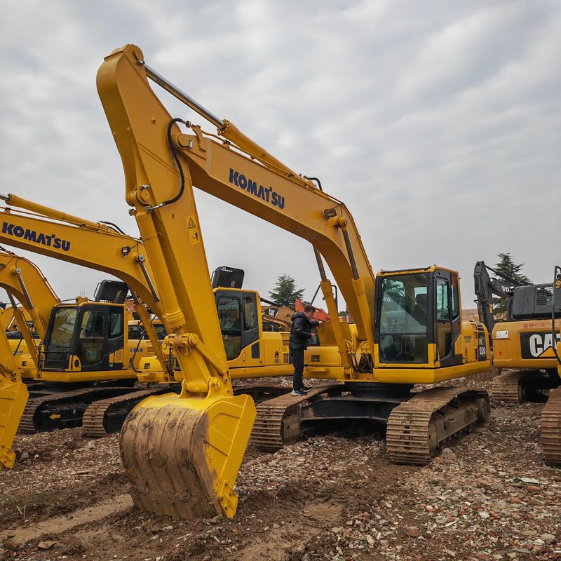 Excavadora usada com enorme poder de escavação Komatsu pc 220-8/segundo mão Excavadora usada Komatsu pc220-8 à venda