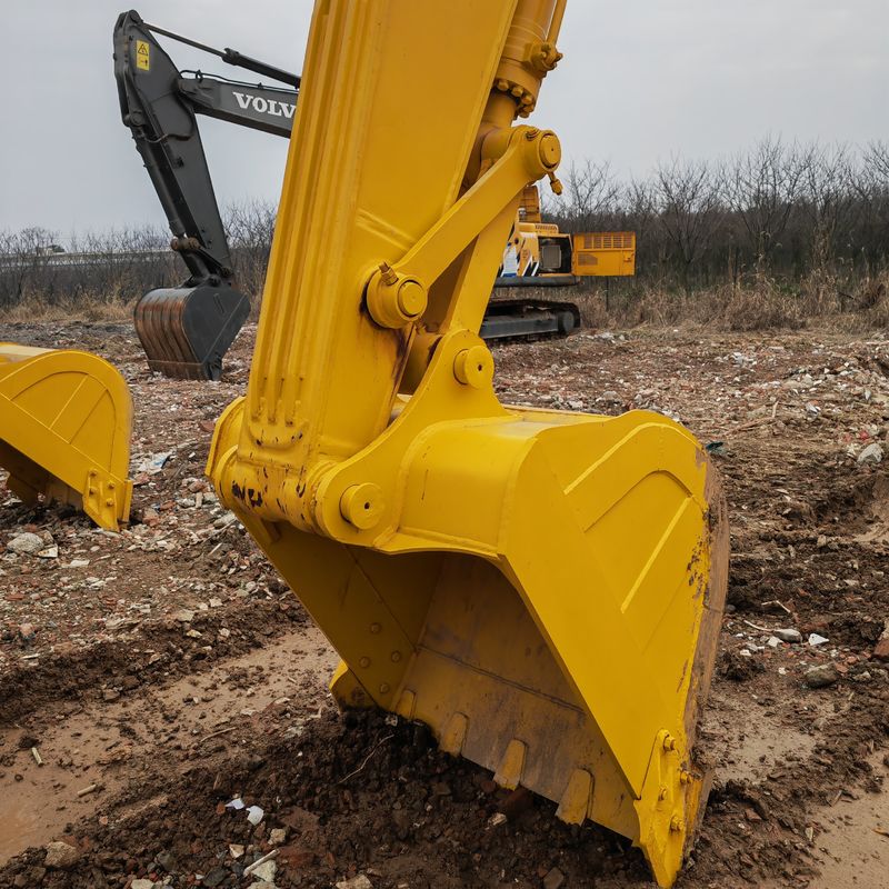Excavadora usada com enorme poder de escavação Komatsu pc 220-8/segundo mão Excavadora usada Komatsu pc220-8 à venda