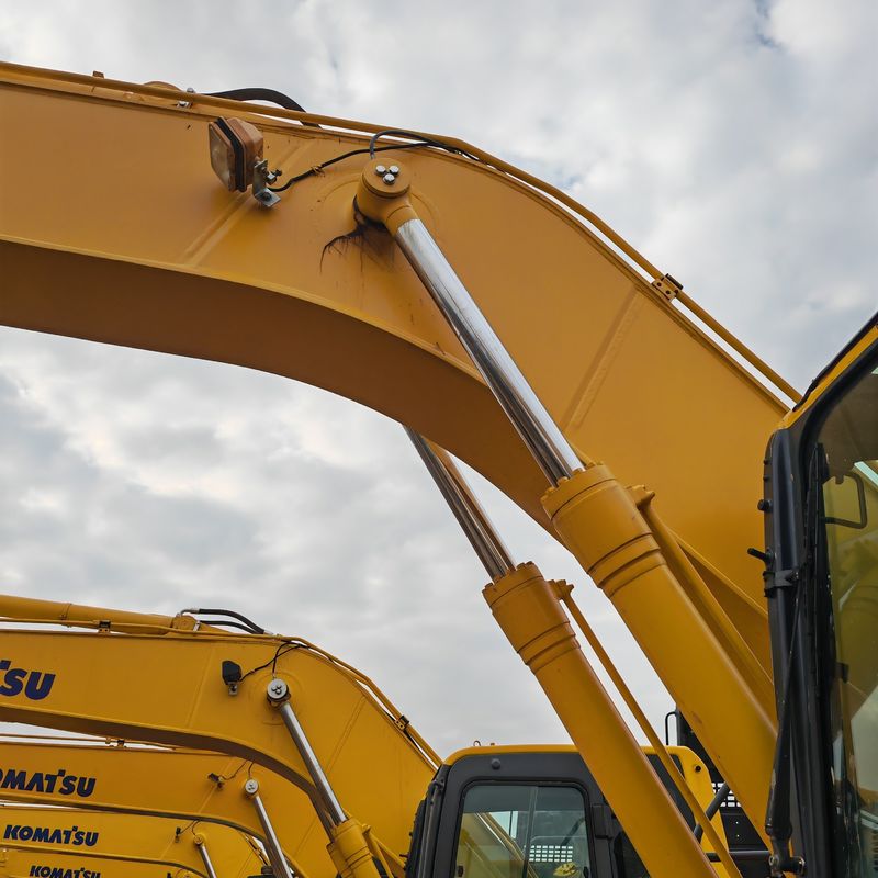 Em estoque grande escavador usado KOMATSU PC220-8/Nova chegada segunda mão KOMATSU PC220-8